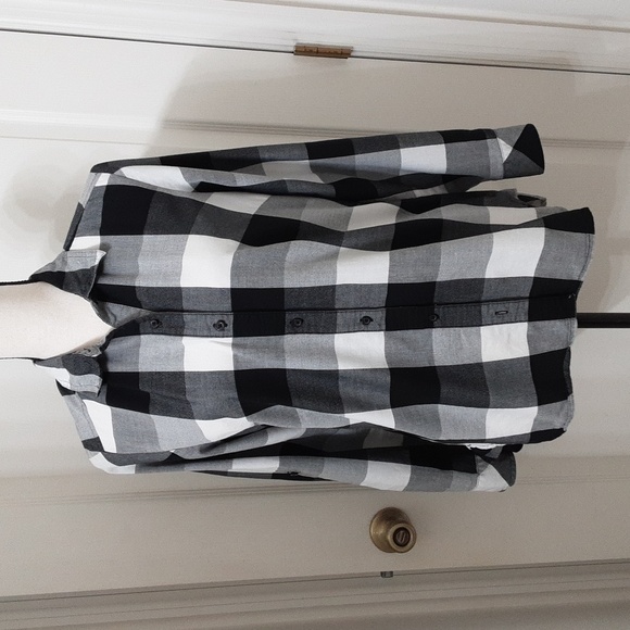 Riders by Lee Indigo Size M Button Front Blouse Buffalo Plaid Black White, EUC - Picture 1 of 12